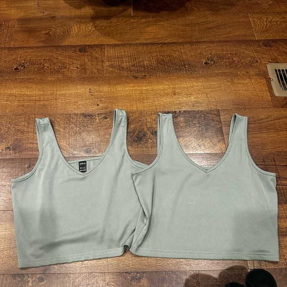 Bundle Multicolor Tank Tops - Picture 5 of 8